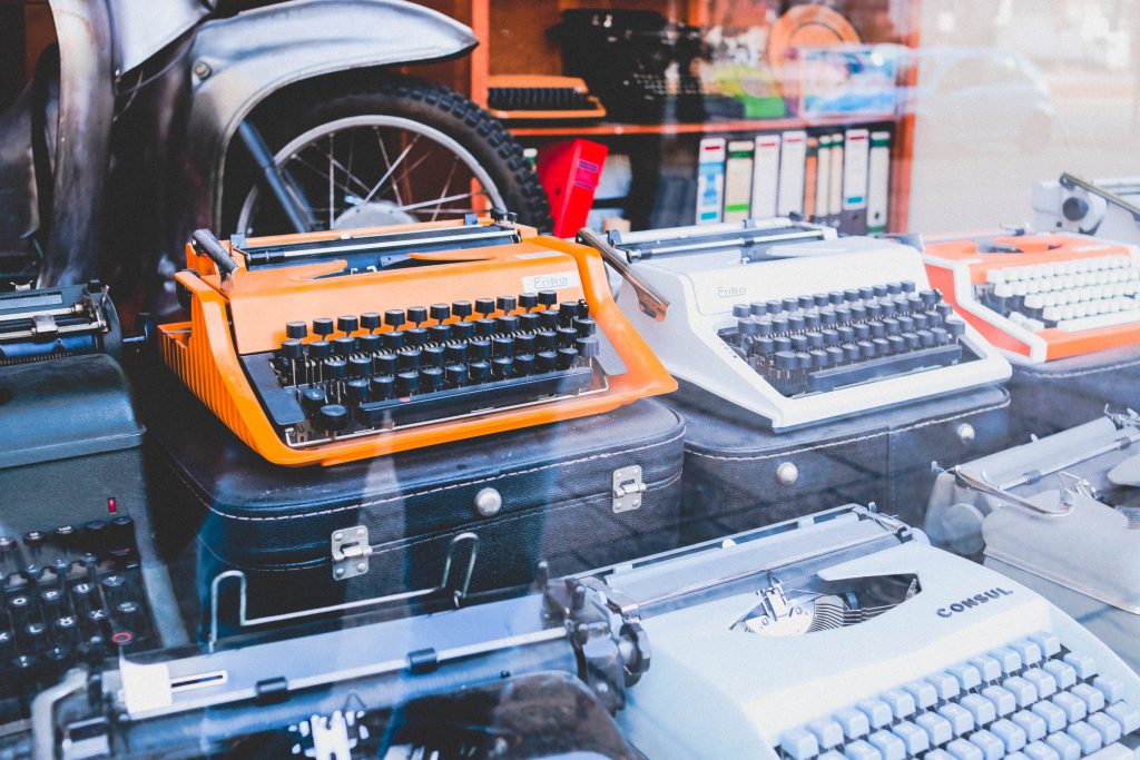 A picture of typewriters in a shop window