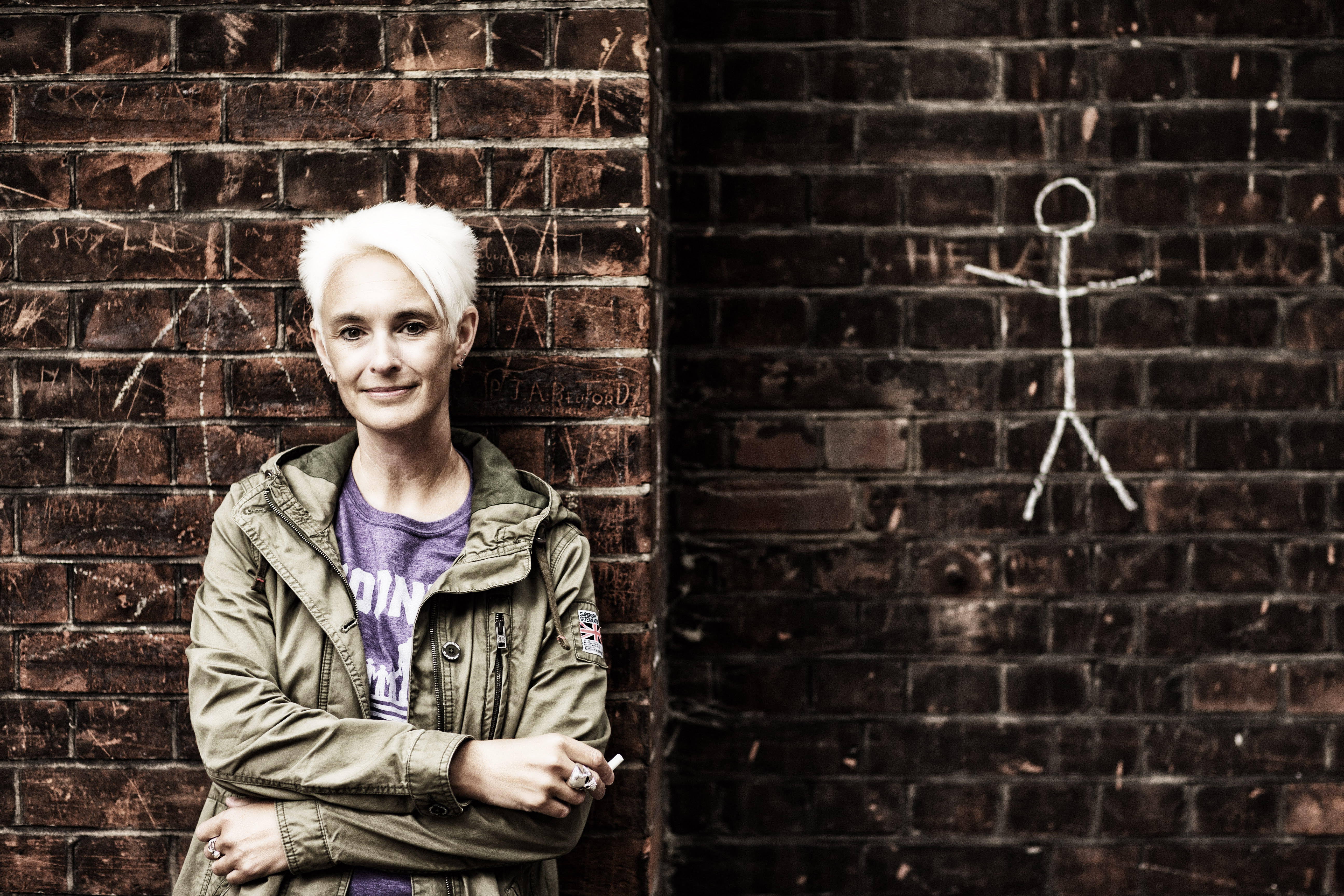 A picture of the interviewee in front of a wall with a man drawn in chalk on it