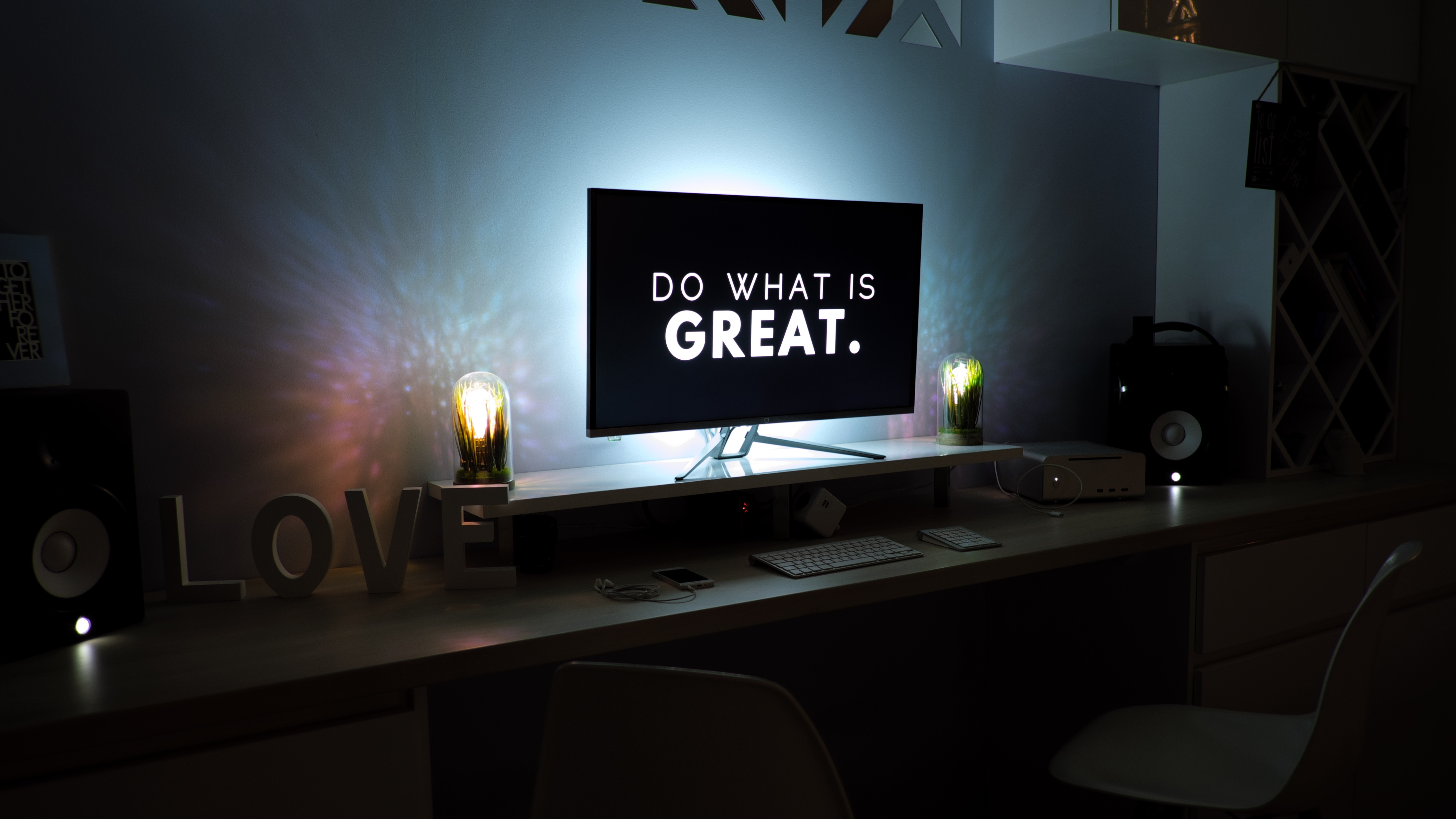 A picture of a screen saying do what is great